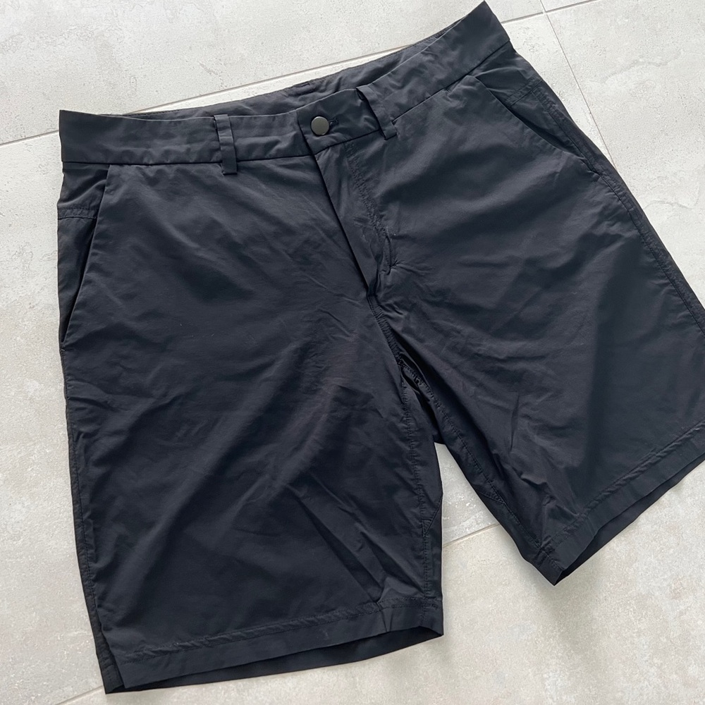 Men's Lululemon Commission Out Classic Fit Shorts 9" Black Lightweight Size 32